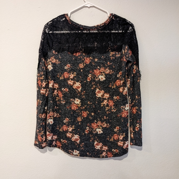 *10/$25* Women's Rewind Long Sleeve Floral and Lace Shirt - Small - Picture 4 of 4